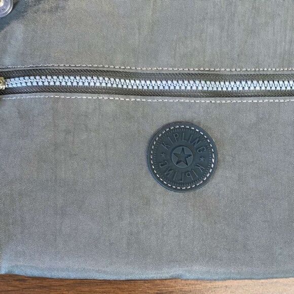 Kipling oversized crossbody multi pocket zip purse - Picture 2 of 10